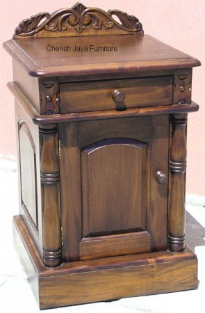 Code: BSC 103-M Name: Bedside Cabinet Colonial Size: W=40 x D=40 x H=65 cm Wood: Solid Mahogany wood.